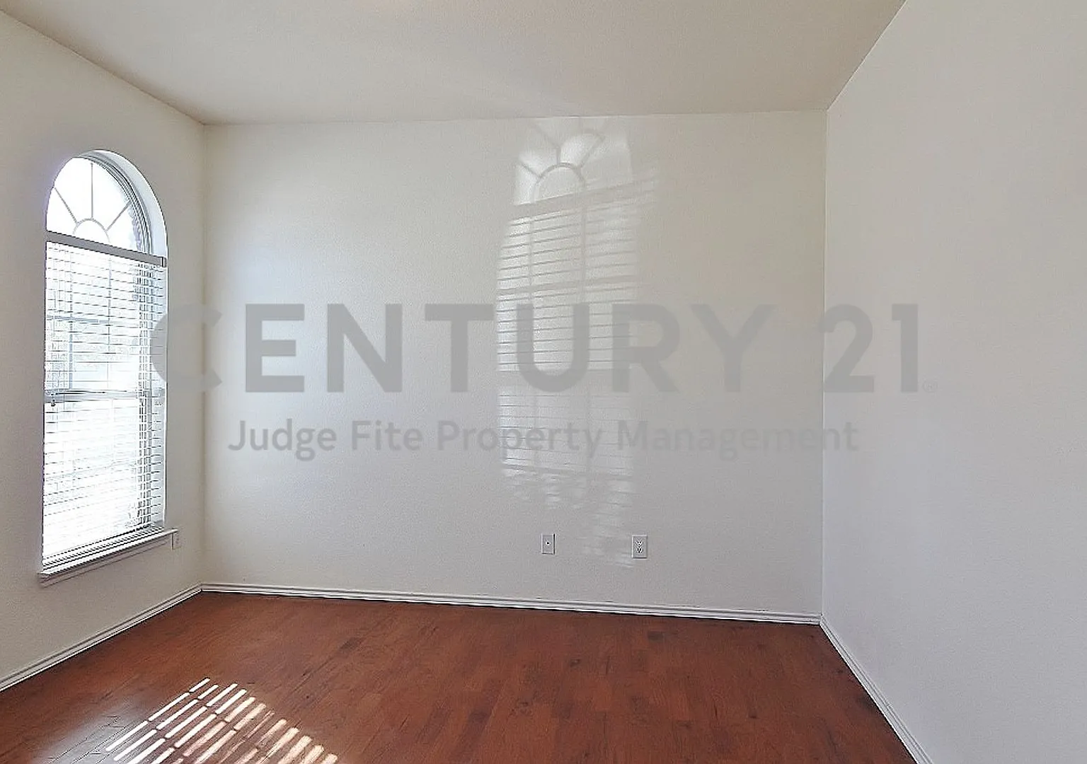 Wonderful 2-Story 4/2.5/2 in Keller ISD Ready For Move-In! — Photo 3