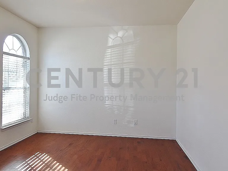 10125 Sourwood Dr — Photo 3