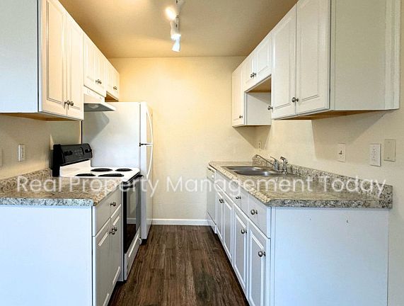 4th image of 21803 30th Ave S #2