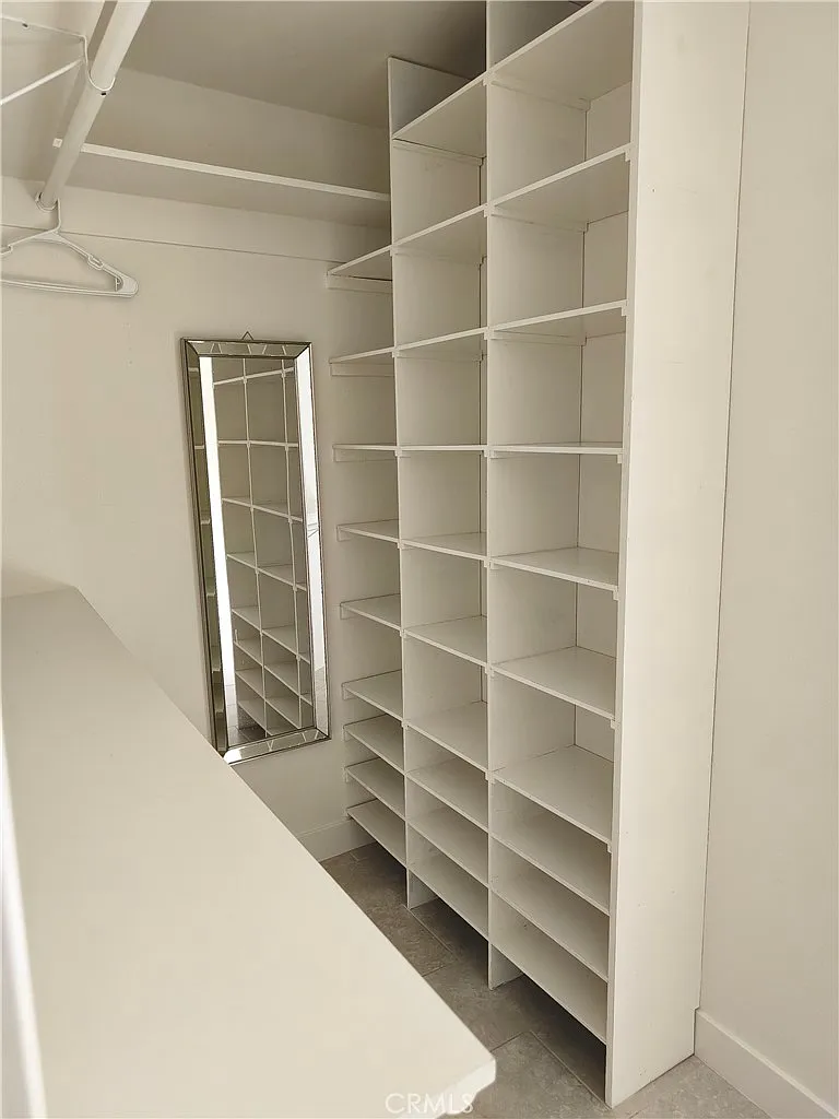 2 bed, 800 sqft, $2,500 — Photo 3