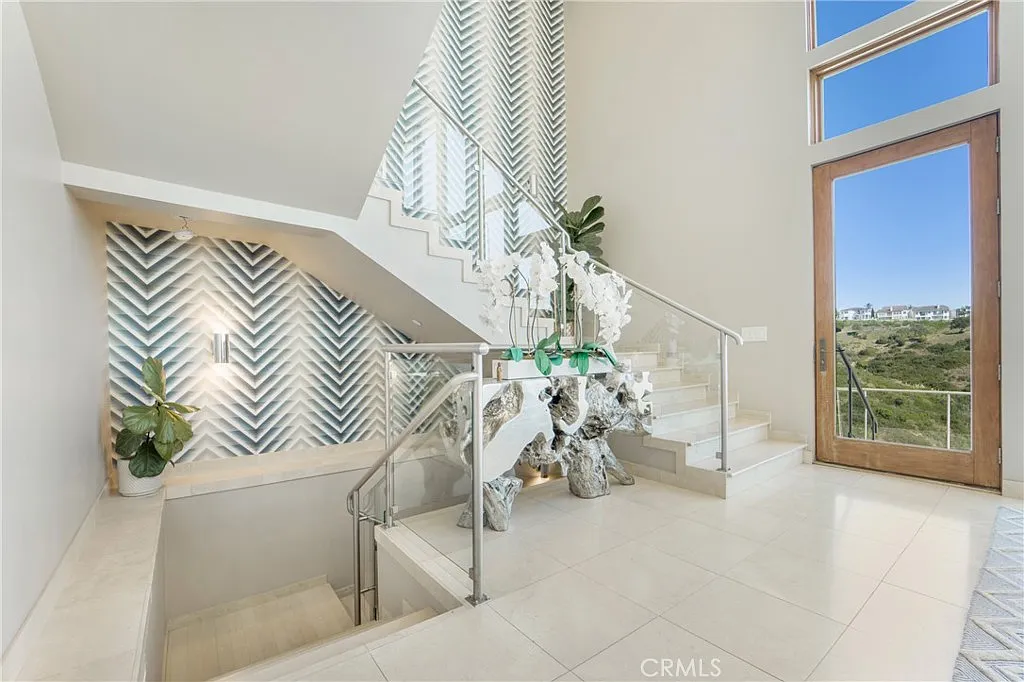 4 bed, 3.5 bath, 4374 sqft, $14,000 — Photo 3
