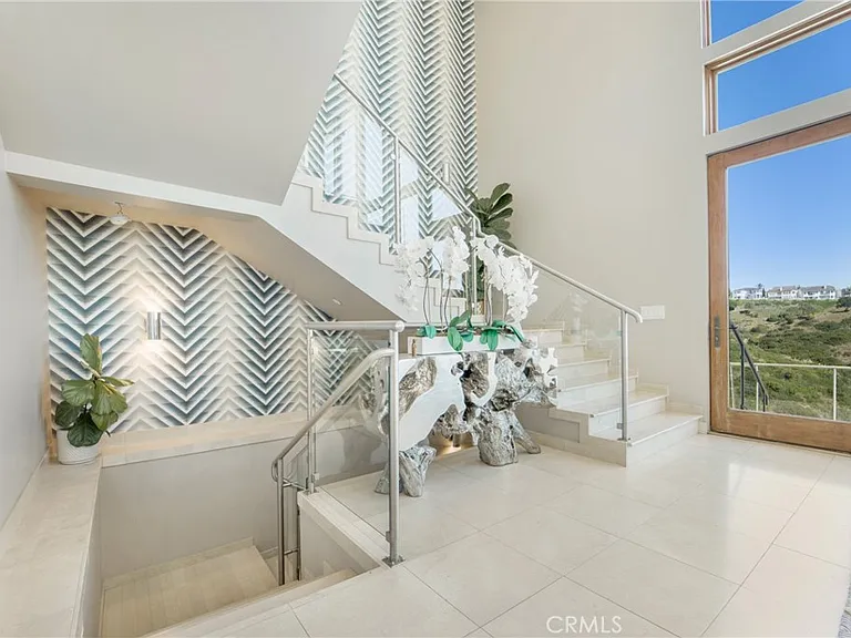 875 Avenida Salvador — Photo 3