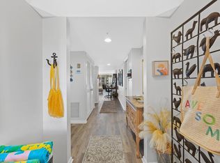 21 Bluebill Ave APT 905, Naples, FL 34108