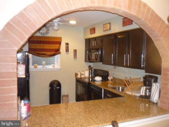 3rd image of 2540 Fairfax Dr #A