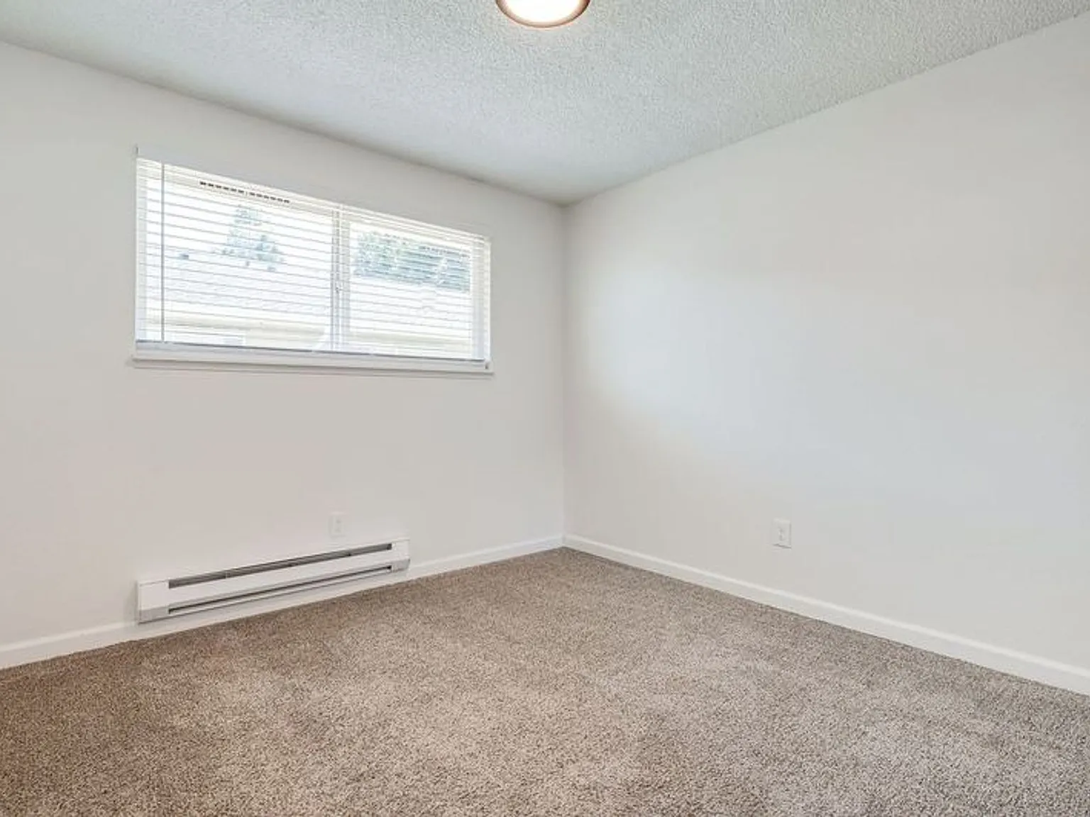 Riverside Village - 2 bedroom units - Auburn - RENOVATED — Photo 4
