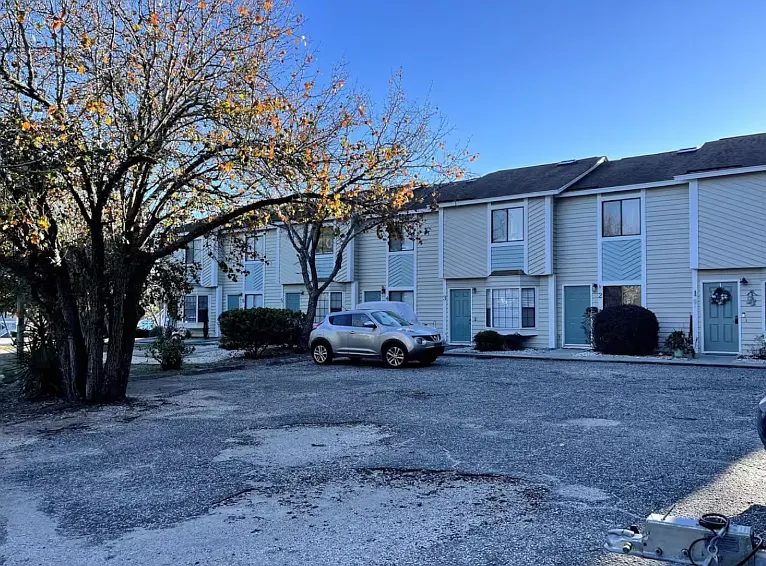 1011 Hunter Ave — Photo 4