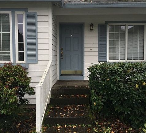 3rd image of 176 NE Cory St