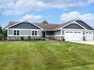 2747 Mourning Dove Dr, Cottage Grove, WI 53527