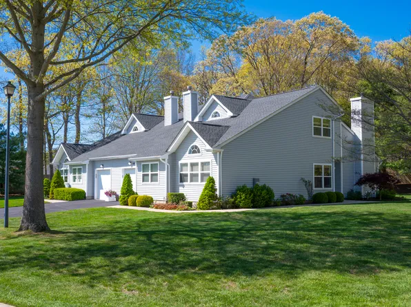https://photos.zillowstatic.com/fp/77883043d76e846059ba2a2081676760-p_e.webp