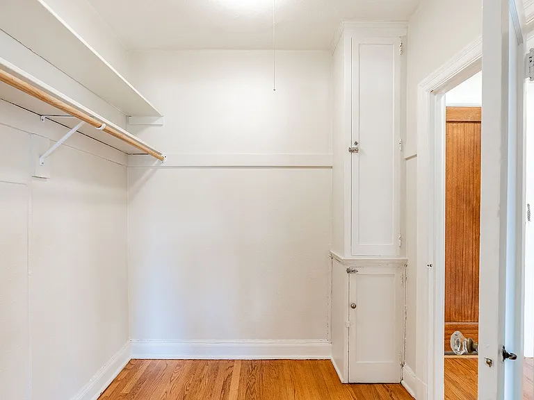 Charbern Apartments — Photo 14