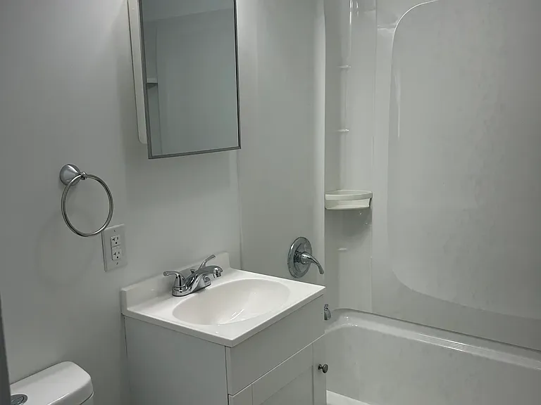 100-21F Midland Hts — Photo 9