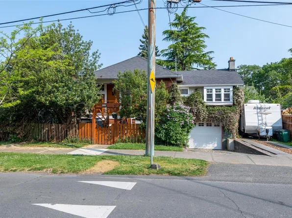 938 Ambassador Ave, Saanich, BC V8X 3N1