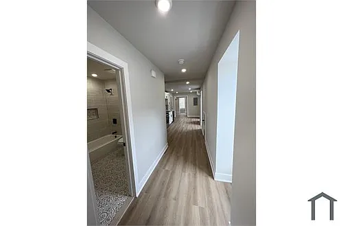 121 W Sharpnack St Photo 1