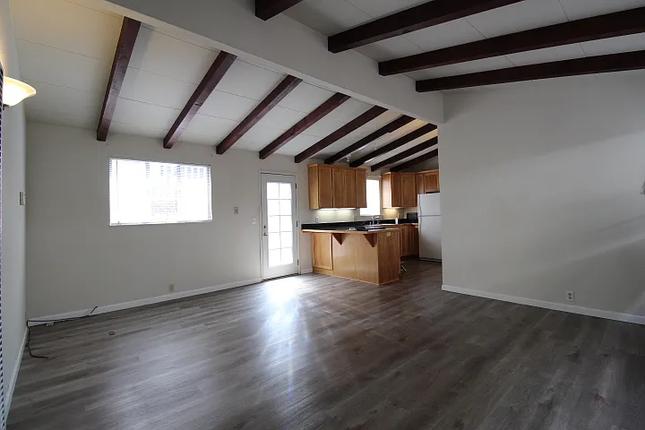 1433 Cottage St — Photo 2