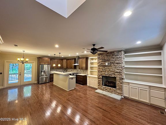 5th image of 672 Willow Lane