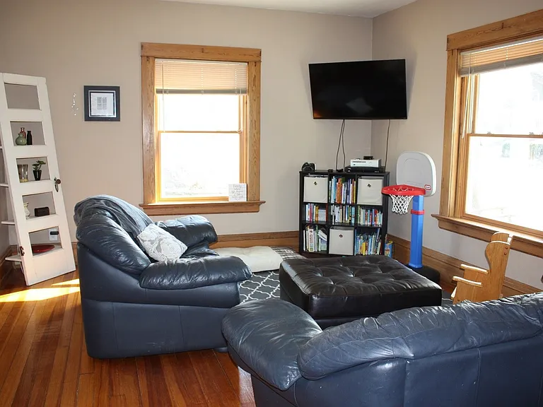 506 Broadway St — Photo 7