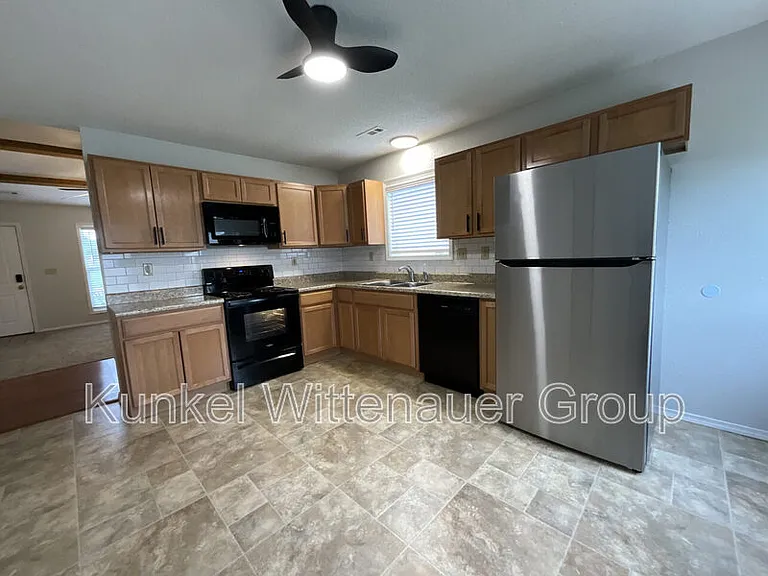 932 Evan Dr — Photo 7