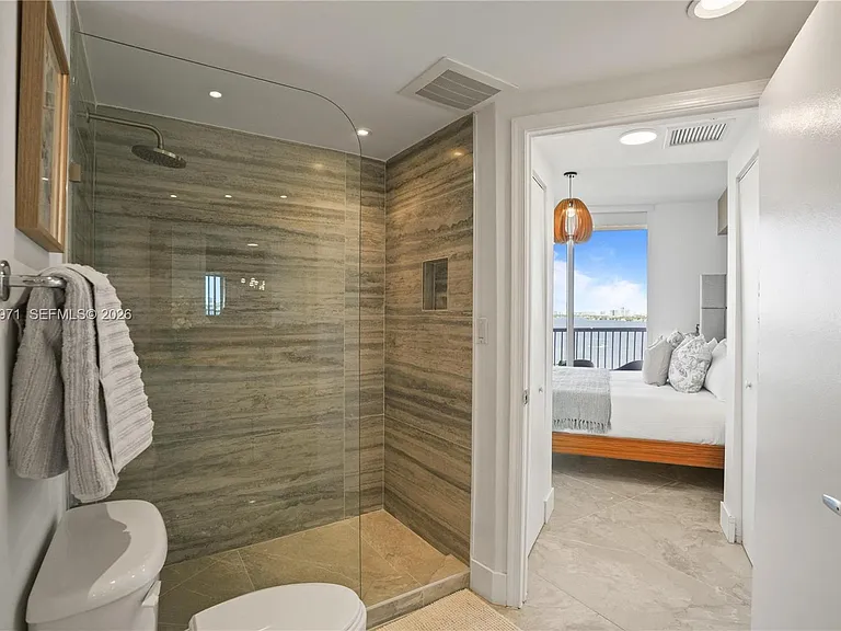 1750 N Bayshore Dr #1401 — Photo 10