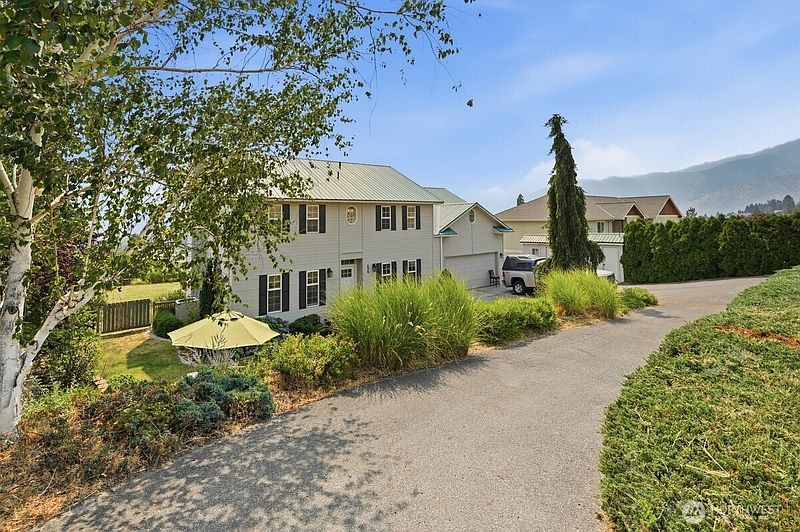 2nd image of 696 Green Avenue