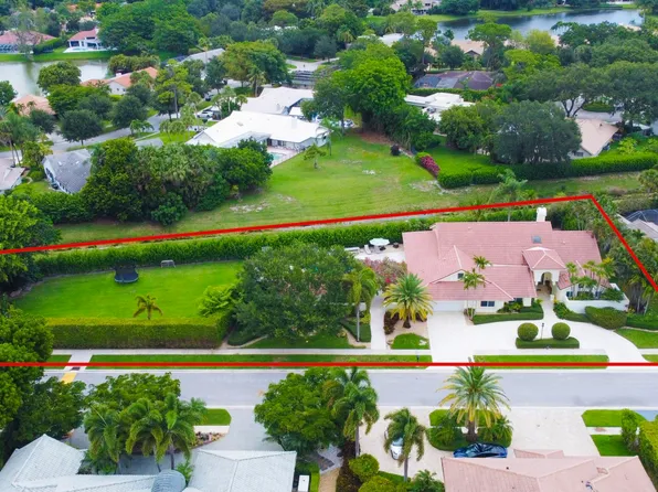 7351 Valencia Dr, Boca Raton, FL 33433