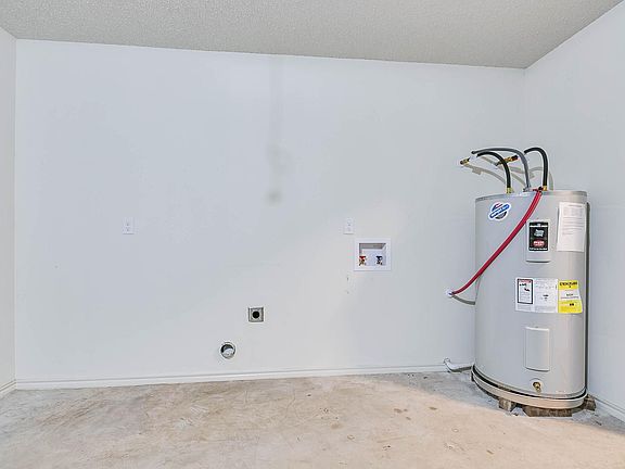 4th image of 1316 Elmo Ln