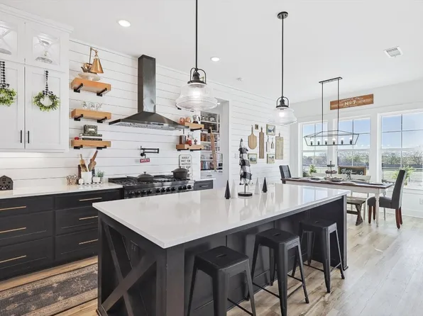 305 Leaning Tree St, Krum, TX 76249