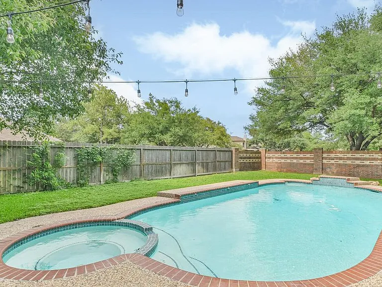 10239 Sable Trail Ln — Photo 1