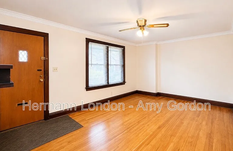 5046 Winona Ave #B — Photo 6
