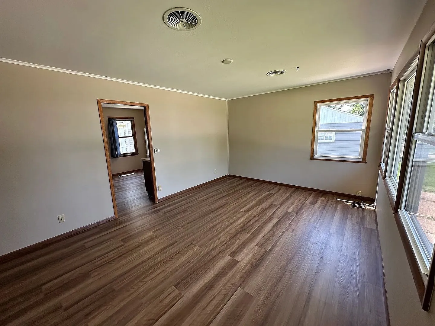 1711 Keith Dr NE - Cedar Rapids, IA — Photo 2