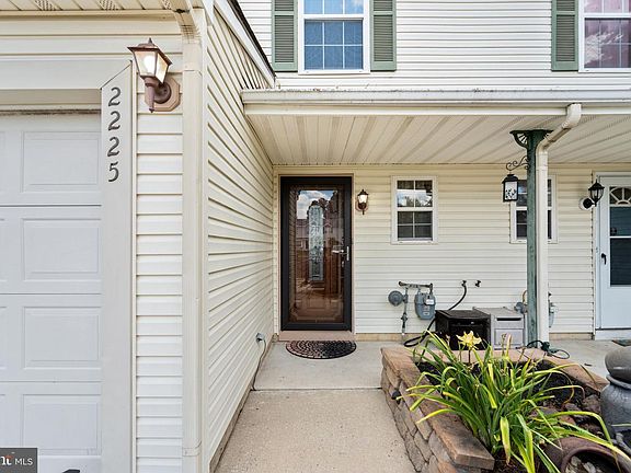 4th image of 2225 Laurie Ct