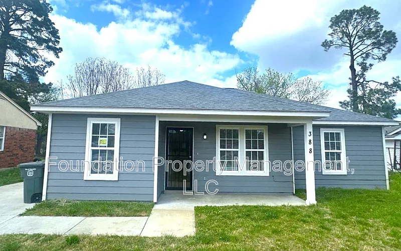 4 bed, 2.0 bath, 1249 sqft, $1,600 — Photo 1