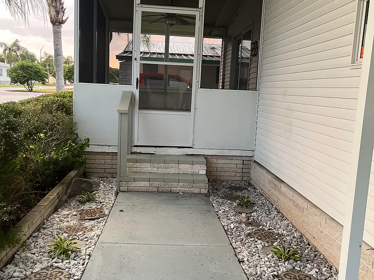 2425 Harden Blvd — Photo 21