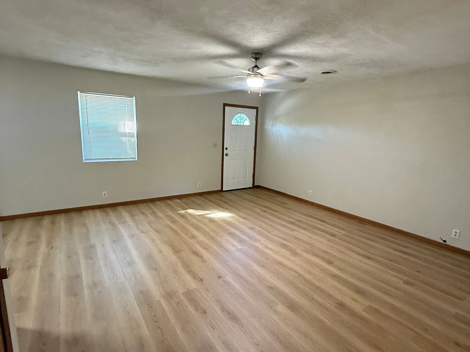 2 bed, $1,100 — Photo 2