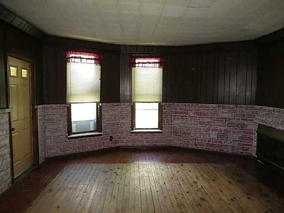 4th image of 310 Staunton St