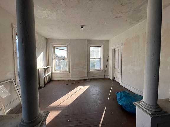 5th image of 24 Woodland St