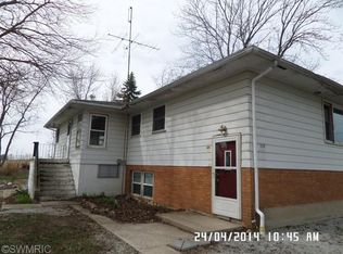215 Locust St W, Three Oaks, MI 49128