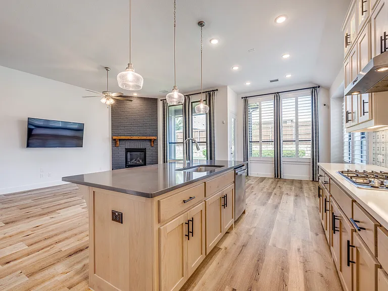 914 Songbird Ln — Photo 10