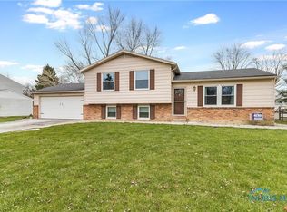 1772 Cambridge Park E, Maumee, OH 43537