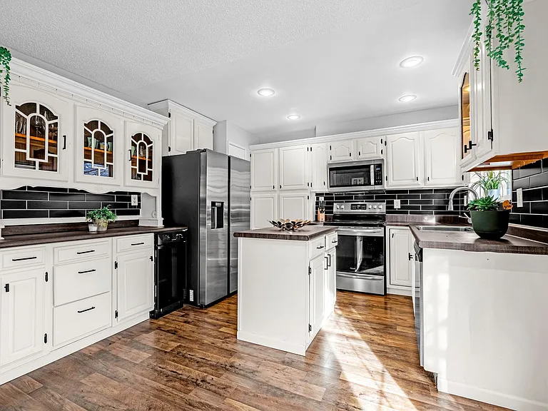 7317 Sullivan Cir — Photo 4