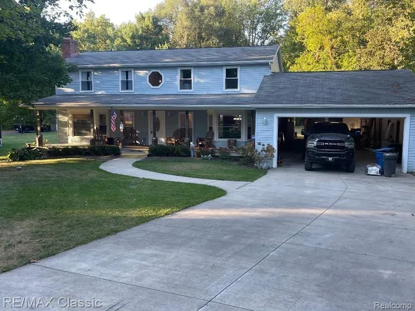 4185 England Beach Rd, White Lake, MI 48383