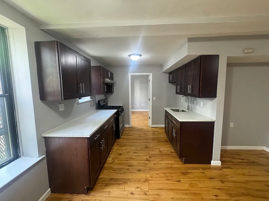 Building Photo - 297 Hawthorne Ave #1G