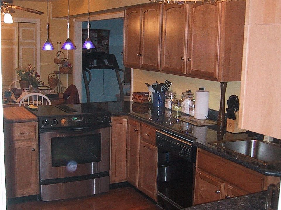 Totally updated Kitchen - Granite countertop and brand new high end appliances