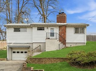 10 De Lazier Pl, Bloomingdale Boro, NJ 07403