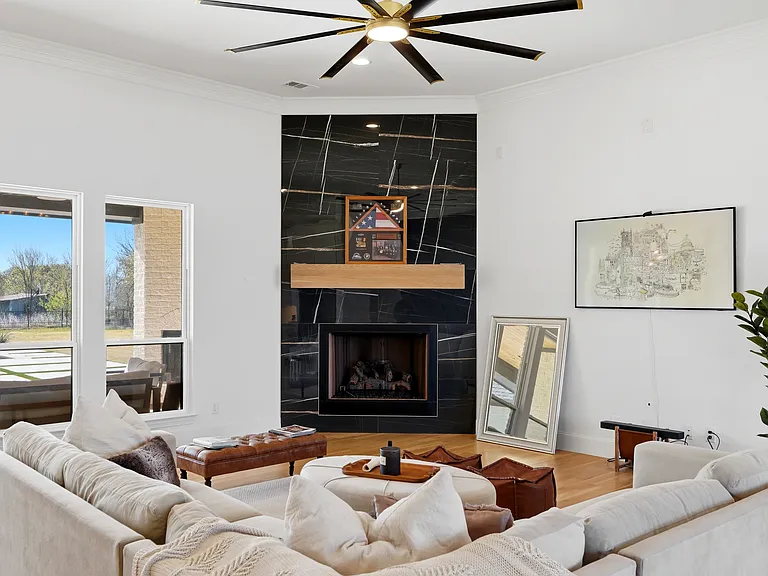 1110 Warwick Ct — Photo 14