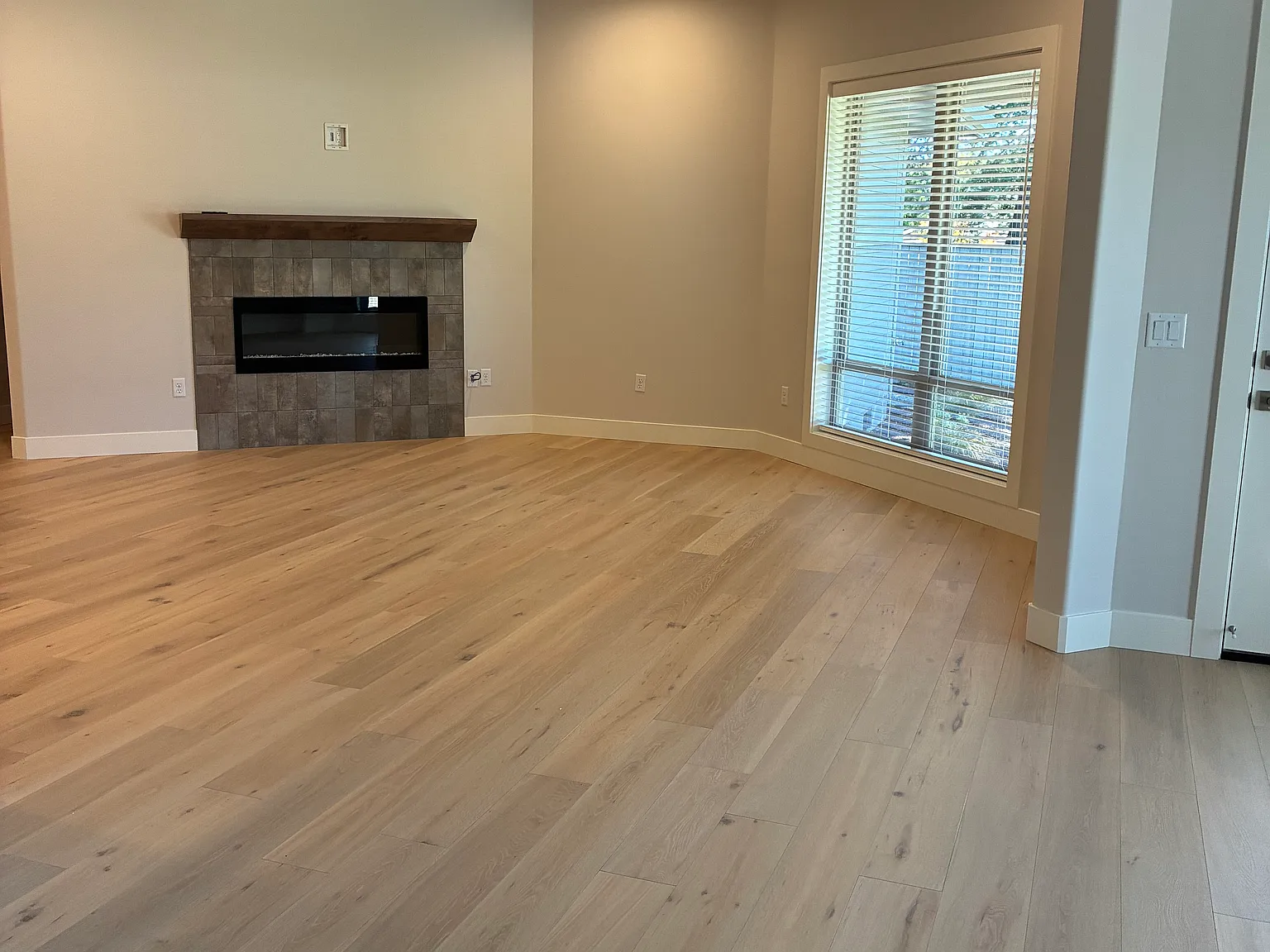 3 bed, 1759 sqft, $2,575 — Photo 2