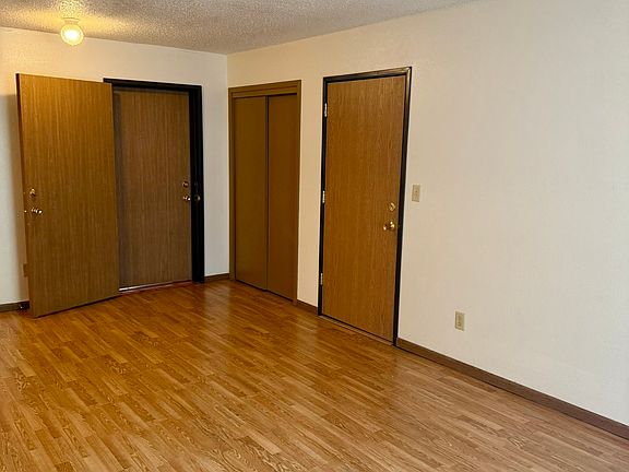 5th image of 716 E Burlington St #15S