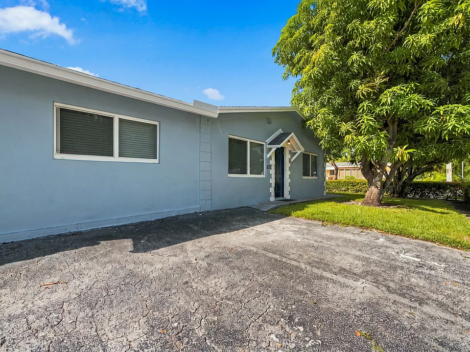 401 SE 2nd Ave #401