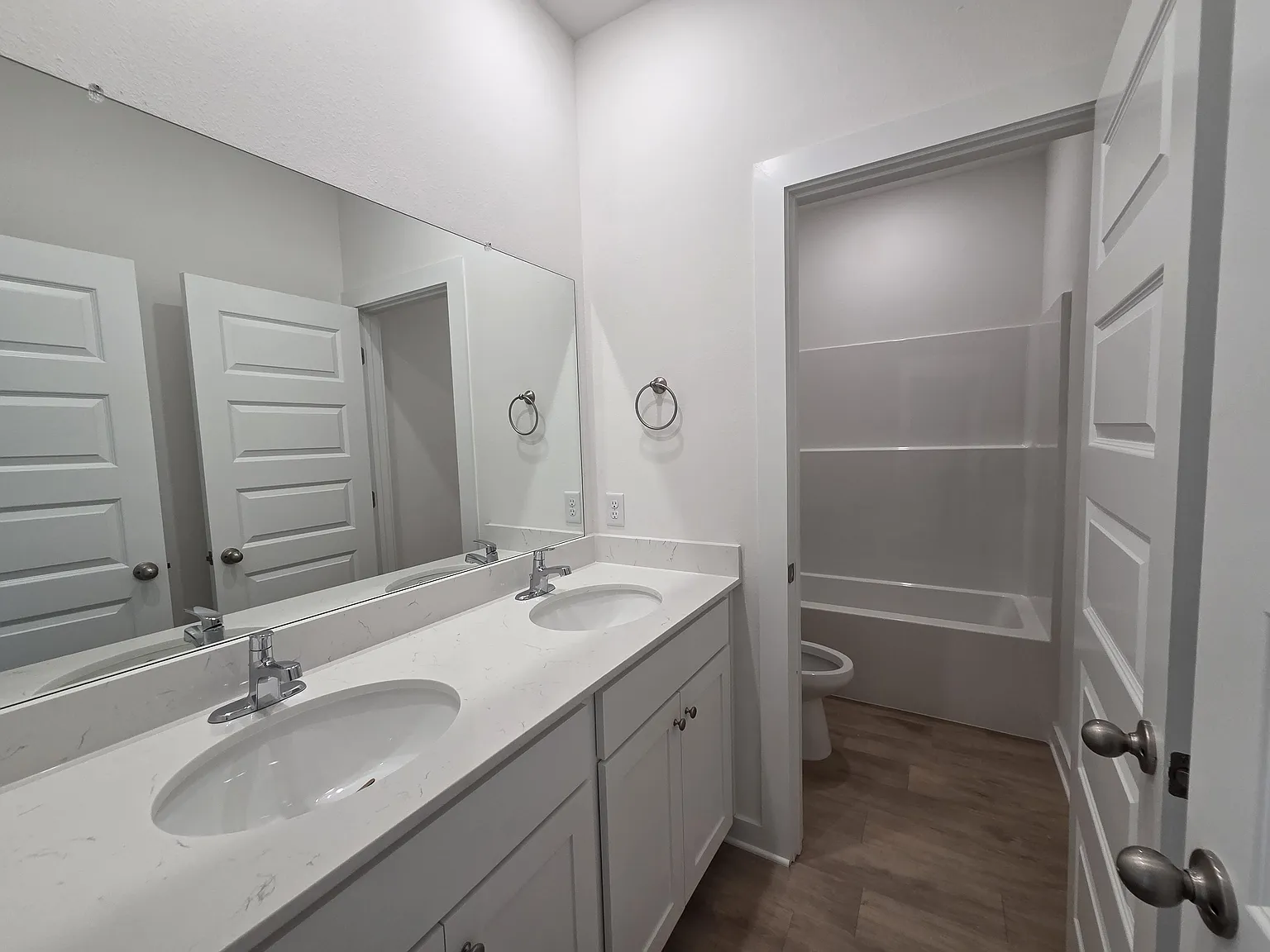 4 bed, 3.5 bath, 2068 sqft, $2,300 — Photo 3