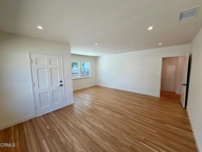 131 Poinsettia Ave — Photo 3