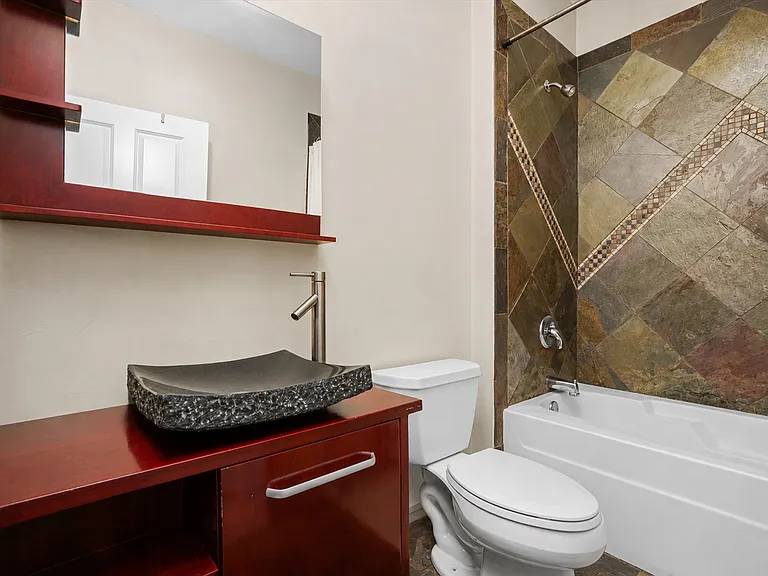 1112 W Washburne Ave #301 — Photo 10